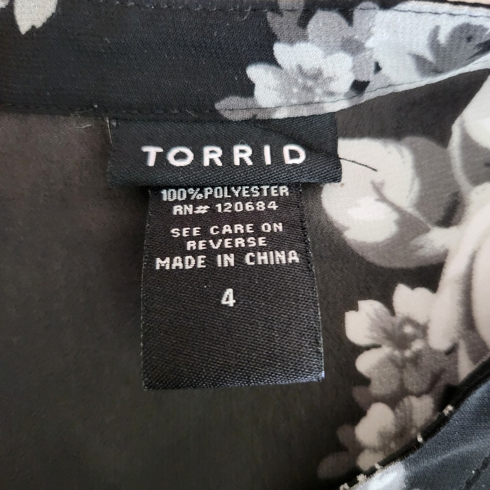 Torrid Coverup Sheer Floral Black White High Low Button Front 4X - Picture 6 of 7